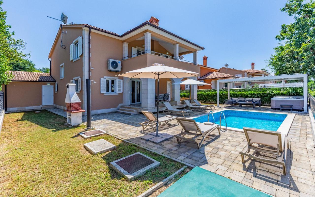 Lotus Villas Resort Пула Екстериор снимка