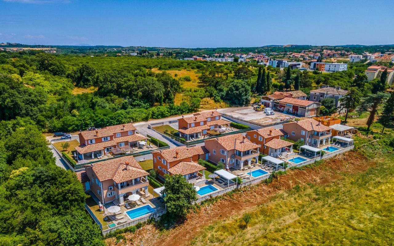 Lotus Villas Resort Пула Екстериор снимка