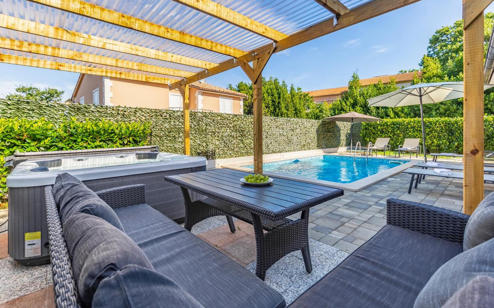 Lotus Villas Resort Пула Екстериор снимка
